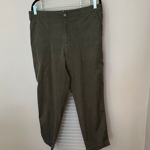 Women’s Olive Green Chino Pants — Relaxed Everyday Wear